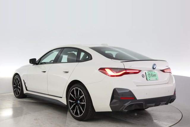 2023 BMW i4 — photo 13 of 25