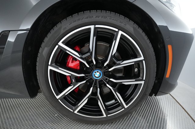 2023 BMW i4 — photo 14 of 23