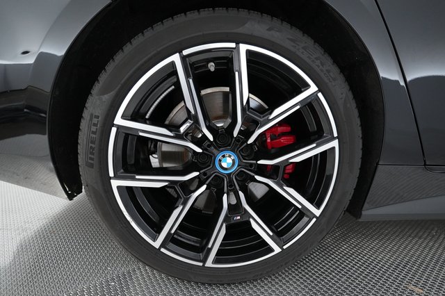 2023 BMW i4 — photo 15 of 23