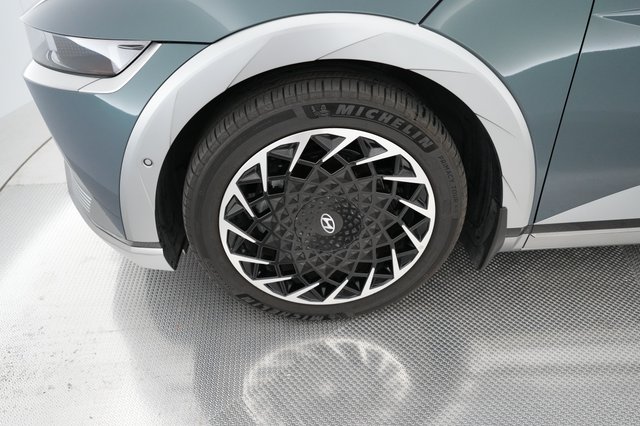 2024 Hyundai IONIQ 5 — photo 14 of 21