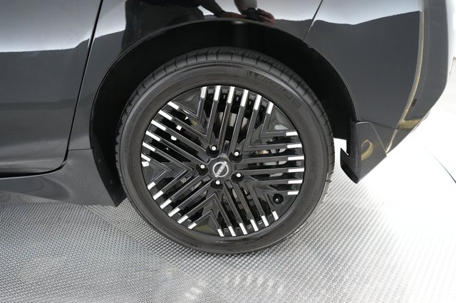 2024 Nissan LEAF — photo 15 of 20