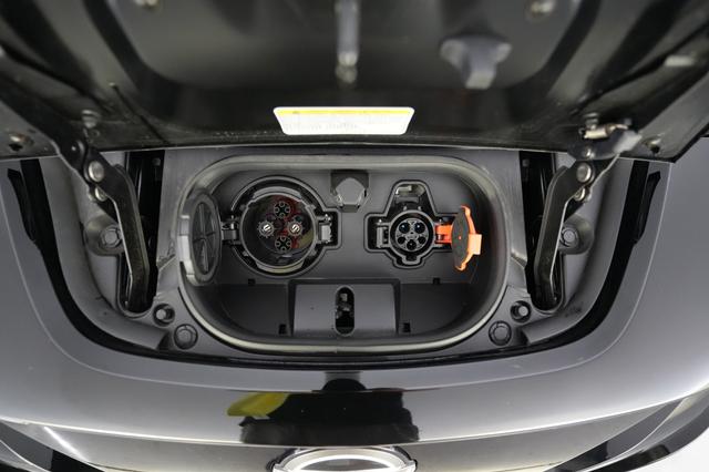 2024 Nissan LEAF — photo 8 of 20