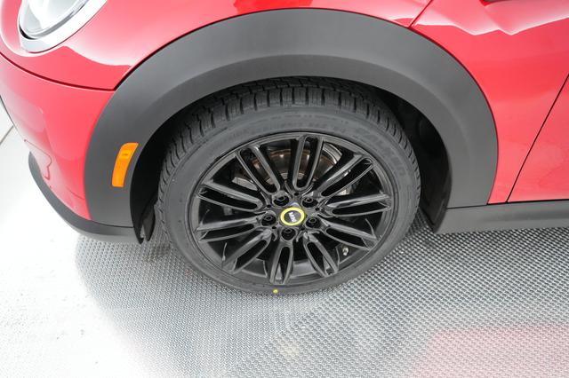 2024 MINI Cooper SE — photo 7 of 19