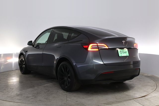 2022 Tesla Model Y — photo 13 of 21
