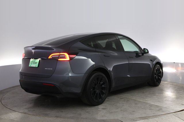 2022 Tesla Model Y — photo 2 of 21