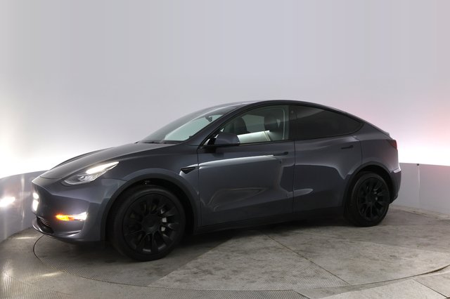 2022 Tesla Model Y — photo 14 of 21