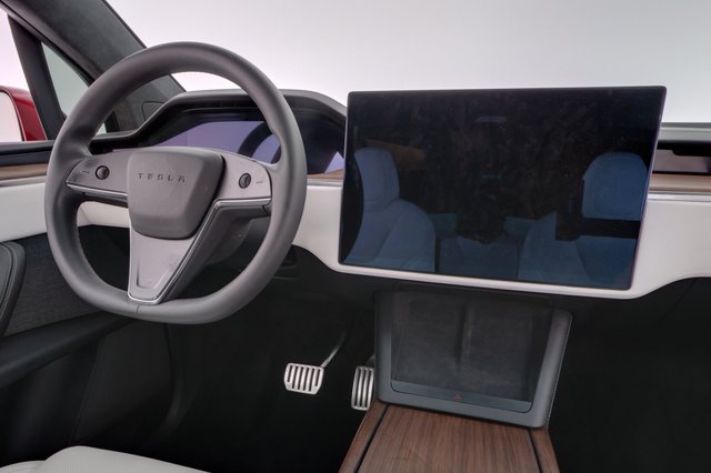 2023 Tesla Model X — photo 22 of 26