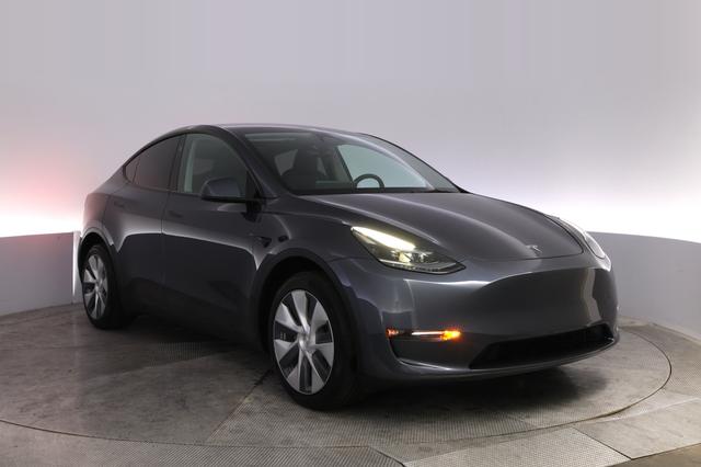 2023 Tesla Model Y — photo 10 of 22