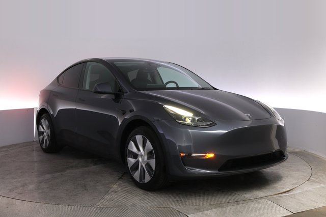 2023 Tesla Model Y — photo 10 of 22