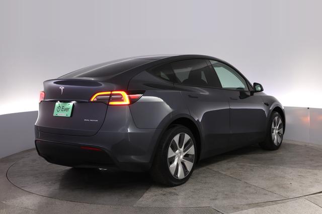 2023 Tesla Model Y — photo 2 of 22