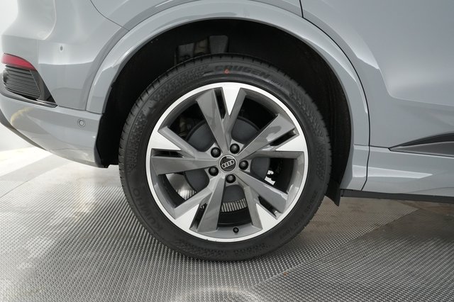2023 Audi Q4 e-tron — photo 13 of 18
