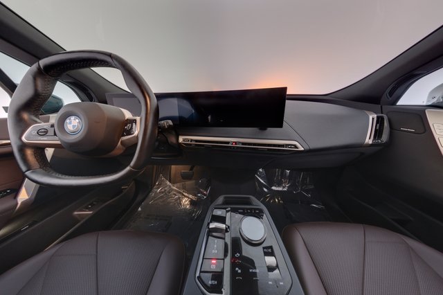 2023 BMW iX — photo 21 of 23