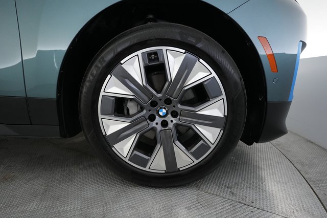 2023 BMW iX — photo 16 of 23
