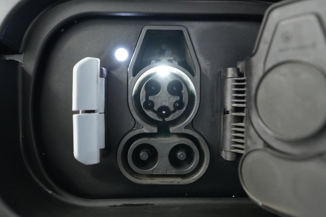 2023 BMW iX — photo 8 of 23