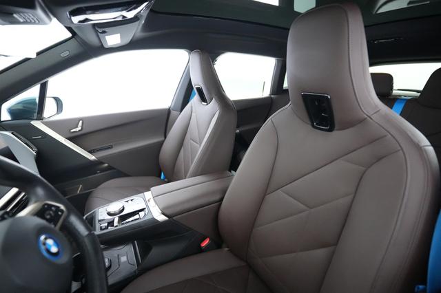 2023 BMW iX — photo 3 of 23