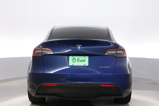 2024 Tesla Model Y — photo 12 of 24