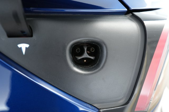 2024 Tesla Model Y — photo 8 of 24