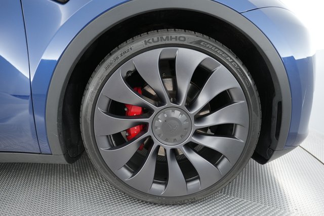 2024 Tesla Model Y — photo 16 of 24