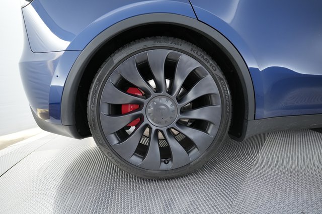 2024 Tesla Model Y — photo 17 of 24