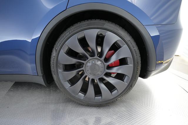 2024 Tesla Model Y — photo 7 of 24