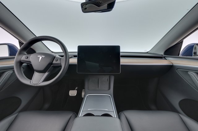2024 Tesla Model Y — photo 21 of 24