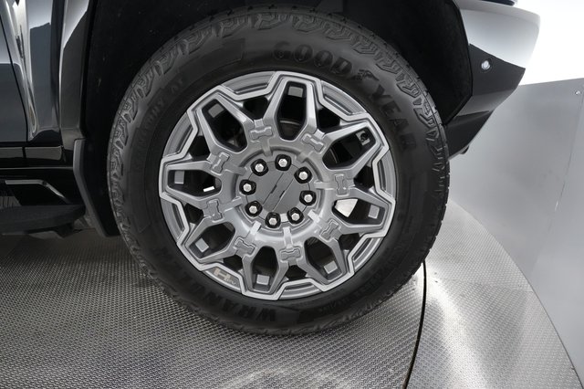 2025 GMC Hummer EV SUV — photo 17 of 21