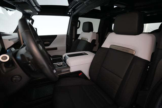2025 GMC Hummer EV SUV — photo 3 of 21