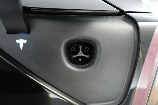 2021 Tesla Model 3 — photo 8 of 24