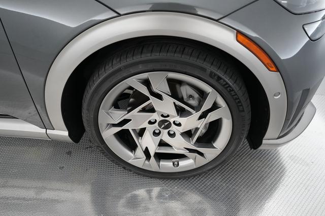 2023 Genesis GV60 — photo 7 of 22