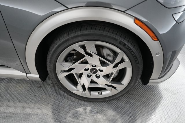 2023 Genesis GV60 — photo 7 of 22