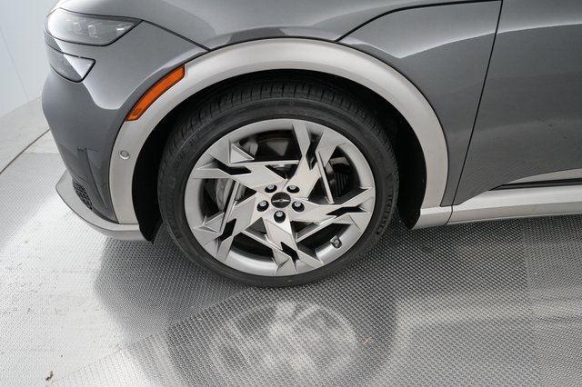2023 Genesis GV60 — photo 14 of 22