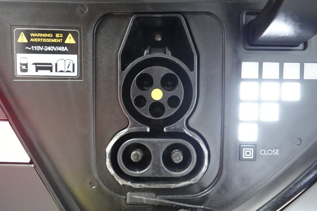 2024 Hyundai IONIQ 5 — photo 8 of 21