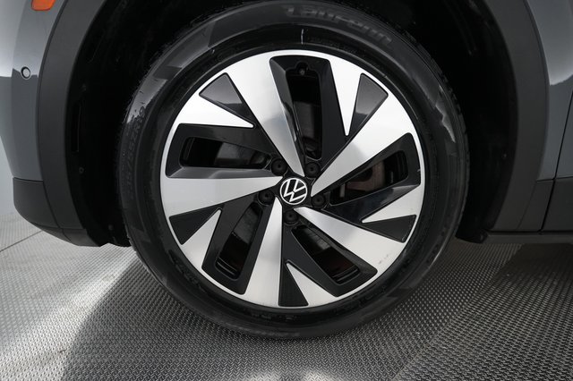 2023 Volkswagen ID.4 — photo 14 of 22