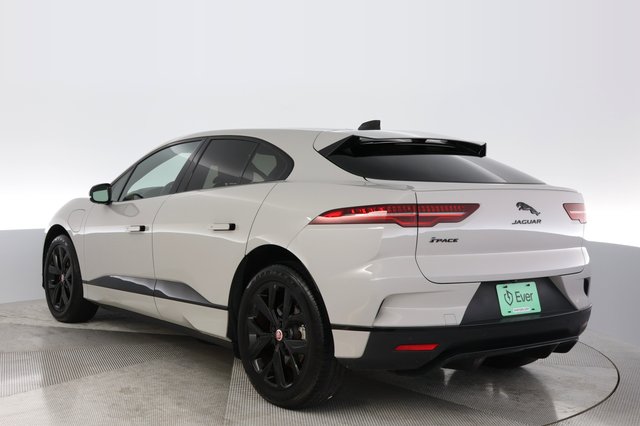 2023 Jaguar I-Pace — photo 13 of 25