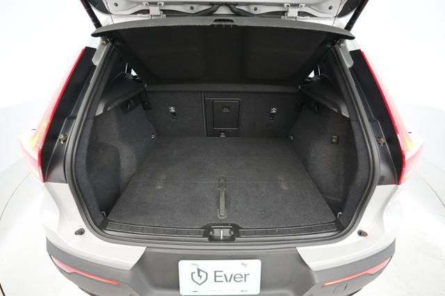 2023 Volvo XC40 Recharge — photo 6 of 23