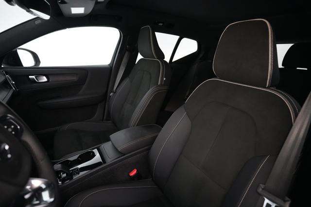 2023 Volvo XC40 Recharge — photo 3 of 23