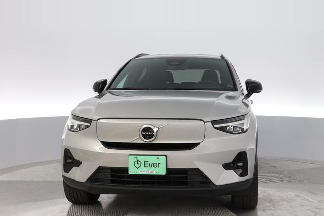2023 Volvo XC40 Recharge — photo 9 of 23