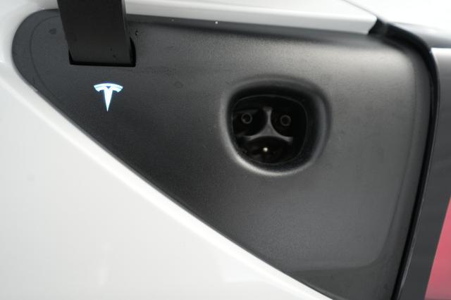 2024 Tesla Model 3 — photo 8 of 23