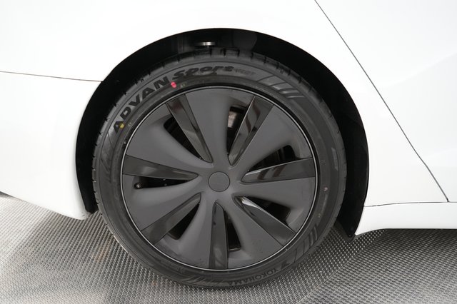 2024 Tesla Model S — photo 7 of 19