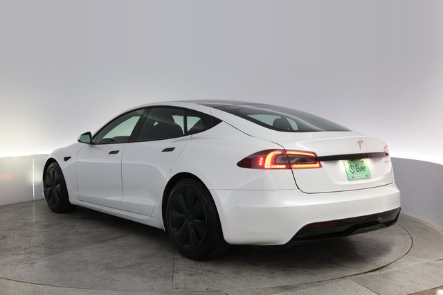 2022 Tesla Model S — photo 13 of 24