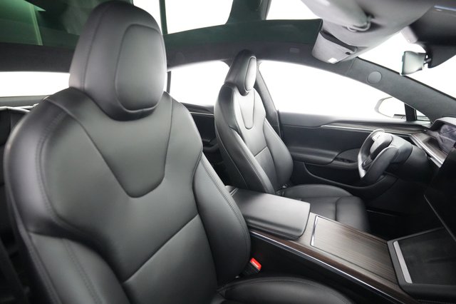 2022 Tesla Model S — photo 18 of 24