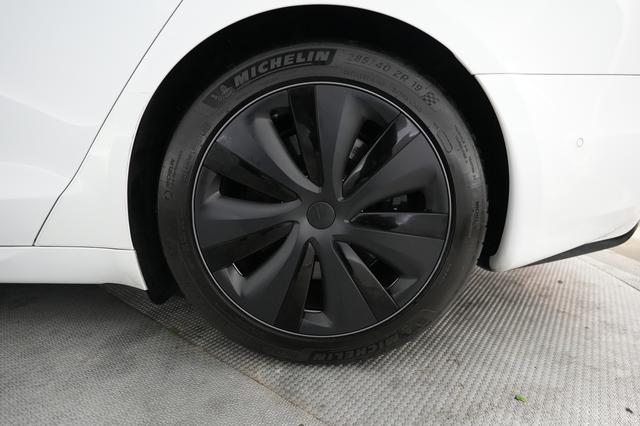 2022 Tesla Model S — photo 7 of 24