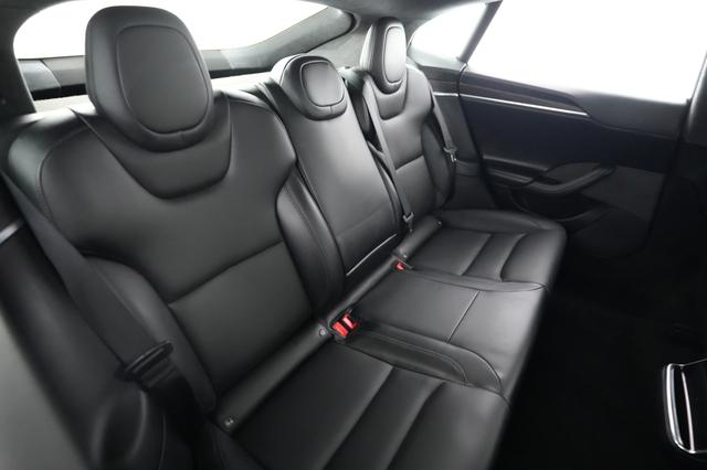 2022 Tesla Model S — photo 4 of 24
