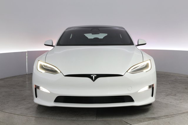 2022 Tesla Model S — photo 9 of 24