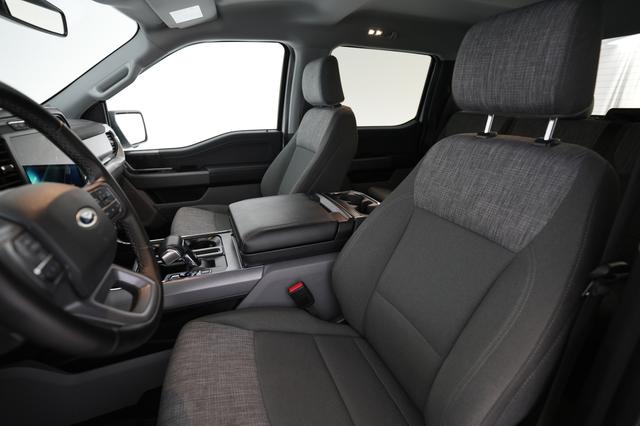 2023 Ford F-150 Lightning — photo 3 of 16