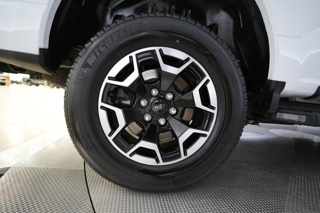 2023 Ford F-150 Lightning — photo 10 of 16