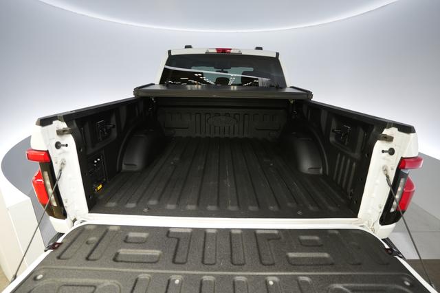 2023 Ford F-150 Lightning — photo 6 of 16