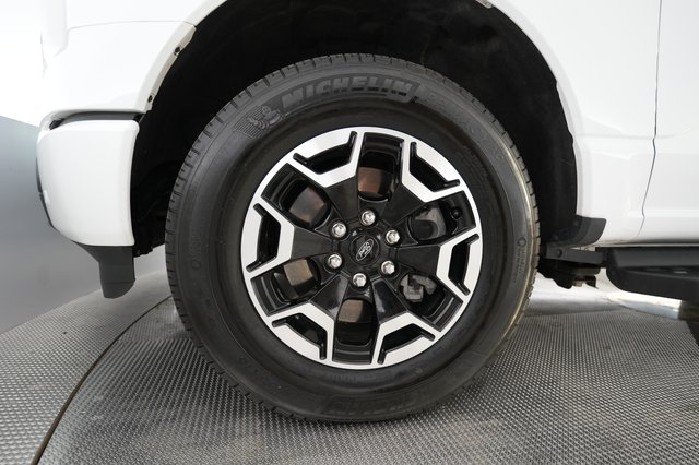 2023 Ford F-150 Lightning — photo 9 of 16