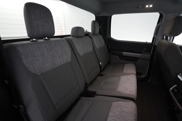2023 Ford F-150 Lightning — photo 4 of 16