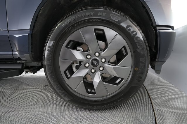 2023 Ford F-150 Lightning — photo 11 of 18